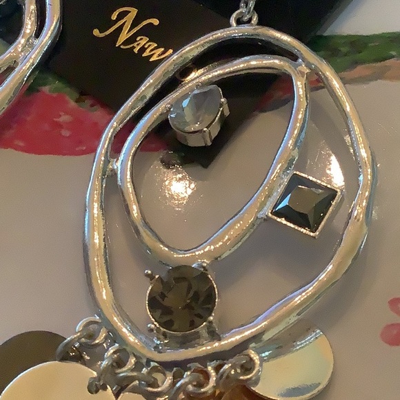 Silver Dangle earrings with stones NWT great look for Holiday parties ๐๐ - Picture 4 of 5